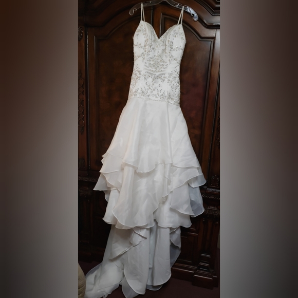 2Be Dresses & Skirts - Gorgeous 2be Wedding Dress/Gown